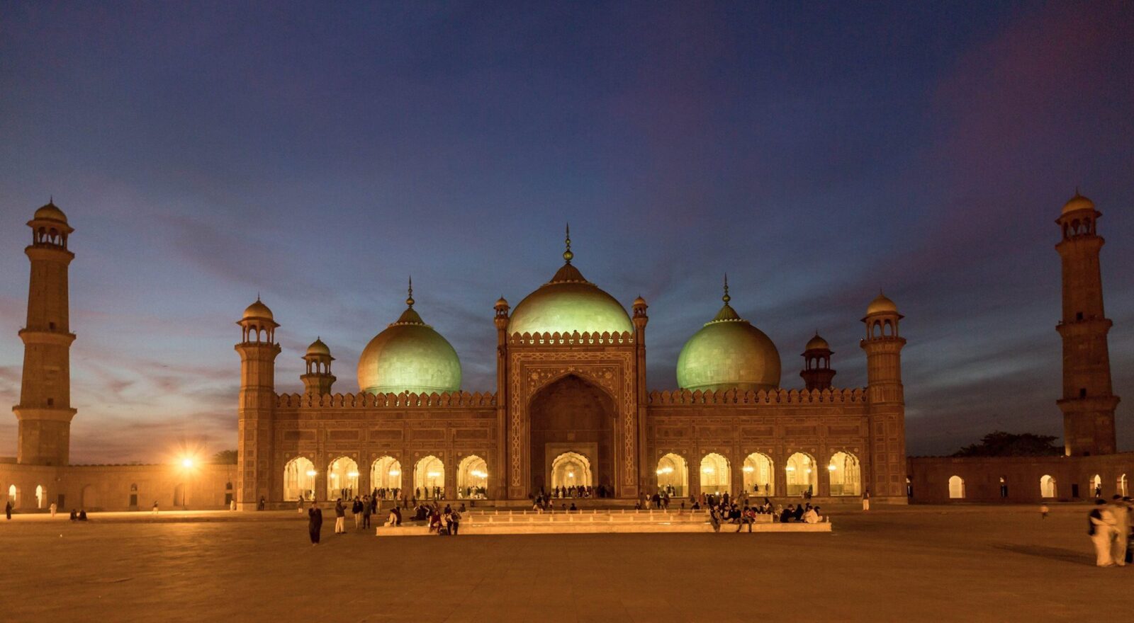 badshahi mosque pic