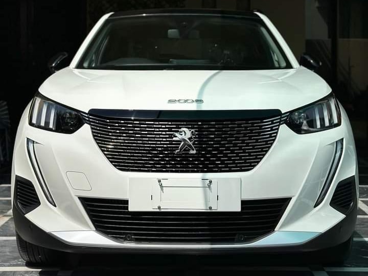 Peugeot 2008 front white color 2023