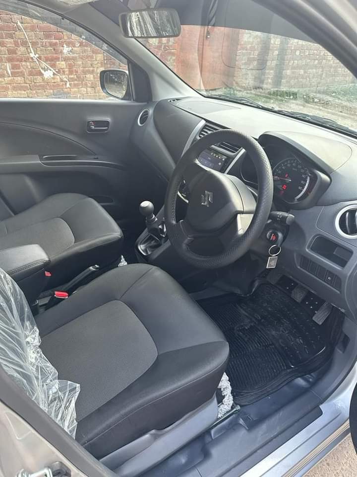 Suzuki Clutus Dashboard and Seats