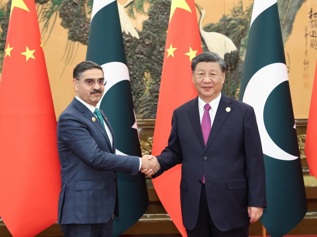 Caretaker Prime Minister Anwaarul Haq Kakar with China President
